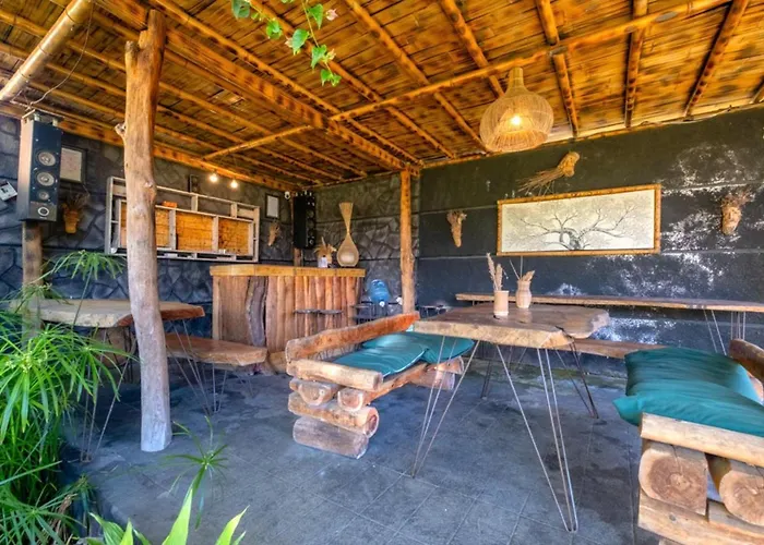 Bamboo Mount Batur And Hot Spring 招待所 3*